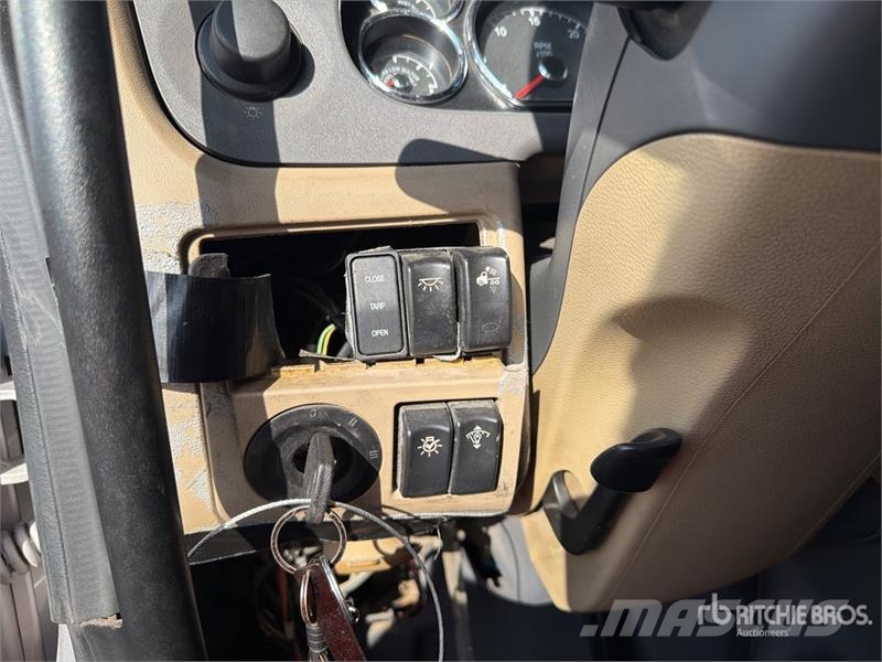 Peterbilt 579 中古トラクターヘッド | トレーラーヘッド