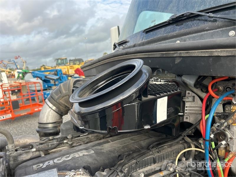 Peterbilt 579 中古トラクターヘッド | トレーラーヘッド