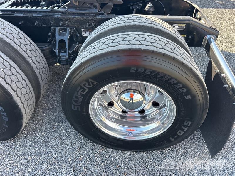 Peterbilt 579 Trekkers