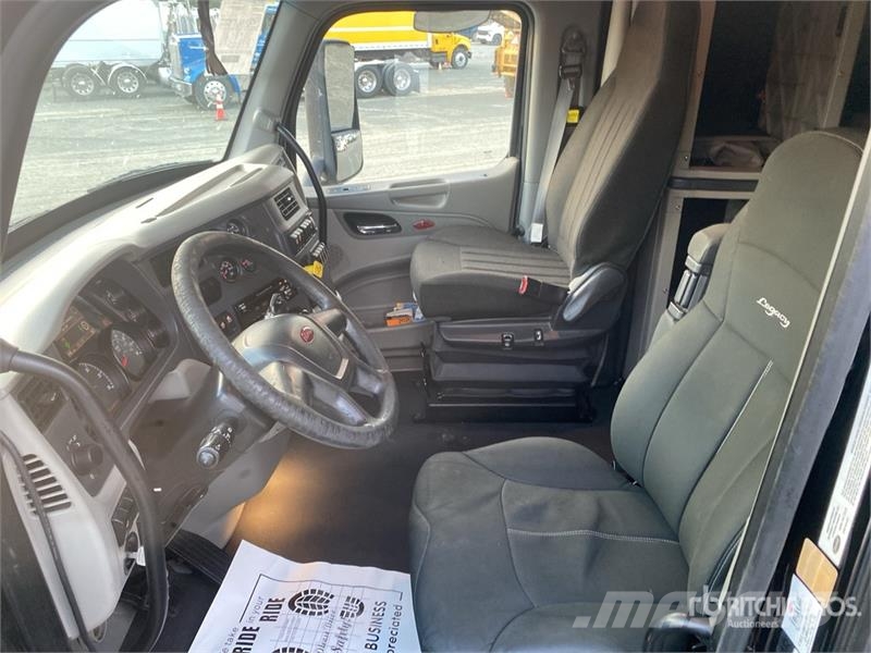 Peterbilt 579 中古トラクターヘッド | トレーラーヘッド