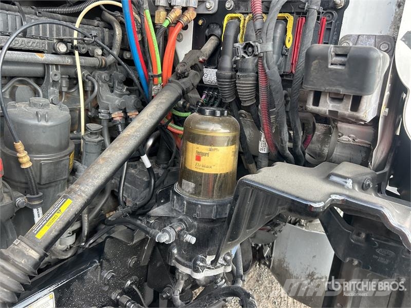 Peterbilt 579 中古トラクターヘッド | トレーラーヘッド