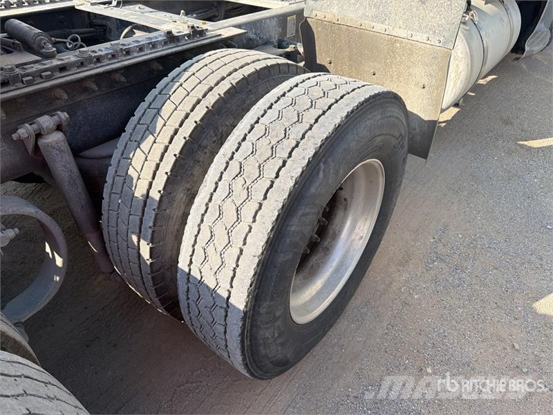 Peterbilt 579 中古トラクターヘッド | トレーラーヘッド