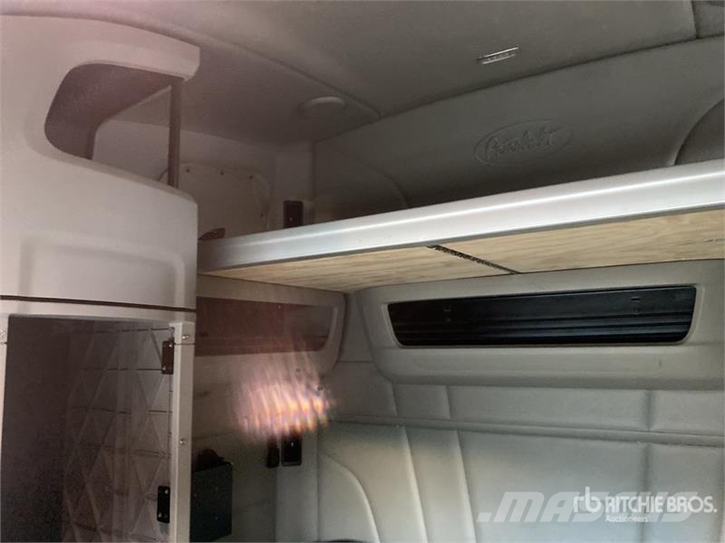 Peterbilt 579 中古トラクターヘッド | トレーラーヘッド