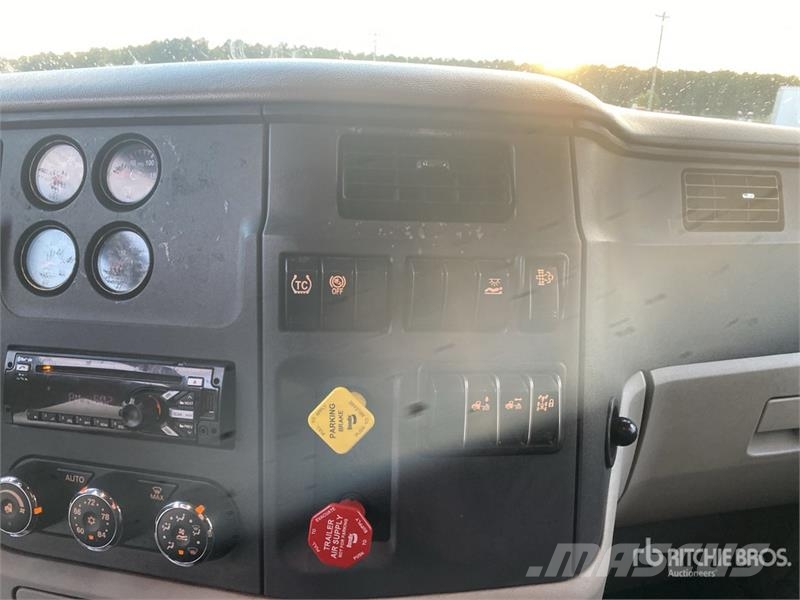 Peterbilt 579 中古トラクターヘッド | トレーラーヘッド