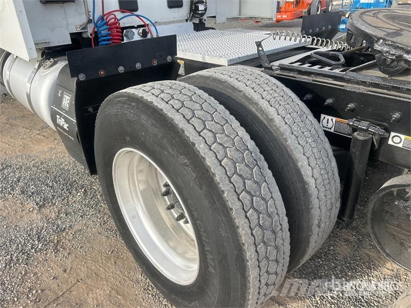 Peterbilt 579 中古トラクターヘッド | トレーラーヘッド