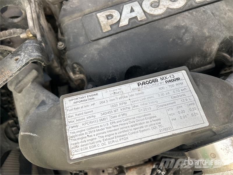 Peterbilt 579 中古トラクターヘッド | トレーラーヘッド