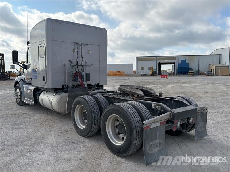 Peterbilt 579 中古トラクターヘッド | トレーラーヘッド