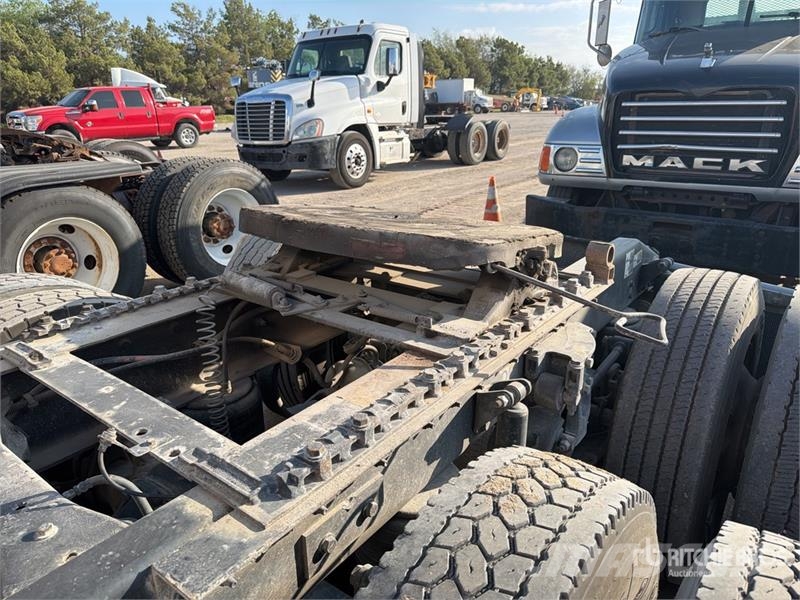 Peterbilt 579 中古トラクターヘッド | トレーラーヘッド
