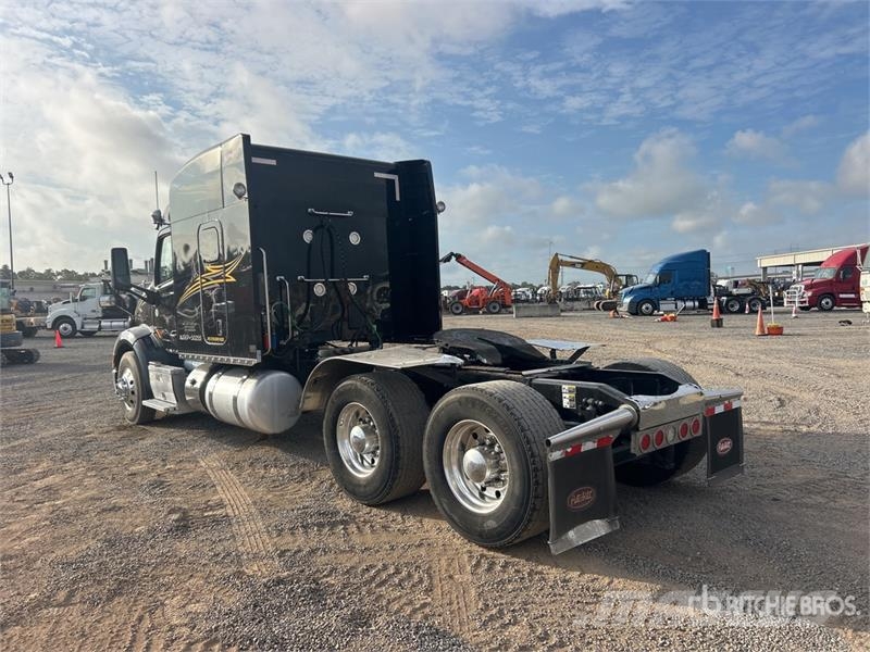 Peterbilt 579 中古トラクターヘッド | トレーラーヘッド