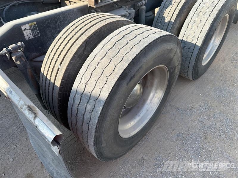 Peterbilt 579 中古トラクターヘッド | トレーラーヘッド