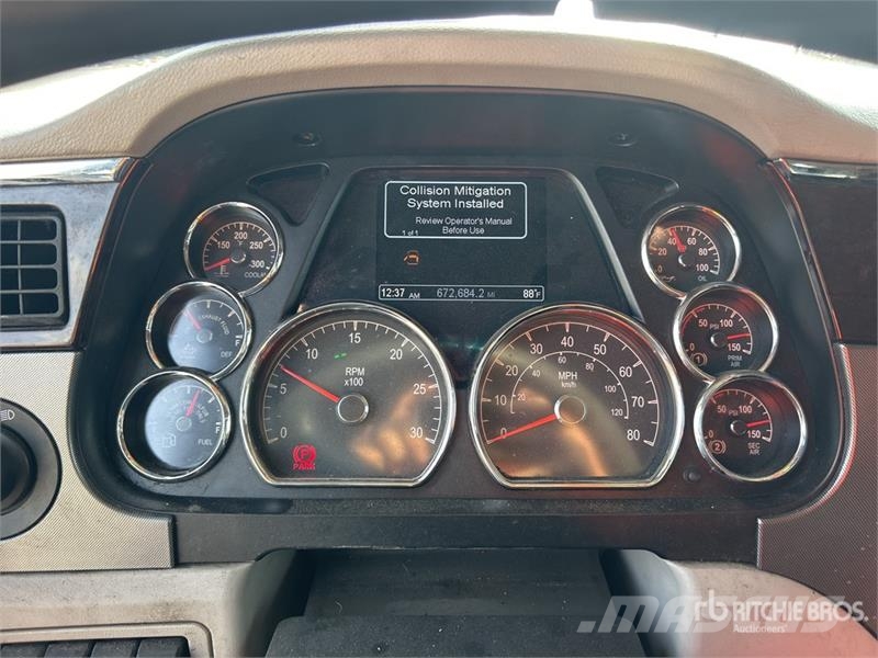 Peterbilt 579 中古トラクターヘッド | トレーラーヘッド