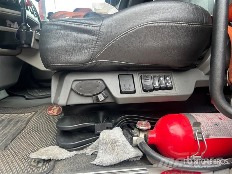Peterbilt 579 中古トラクターヘッド | トレーラーヘッド