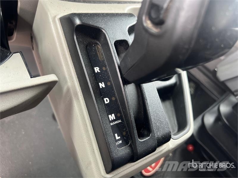 Peterbilt 579 中古トラクターヘッド | トレーラーヘッド
