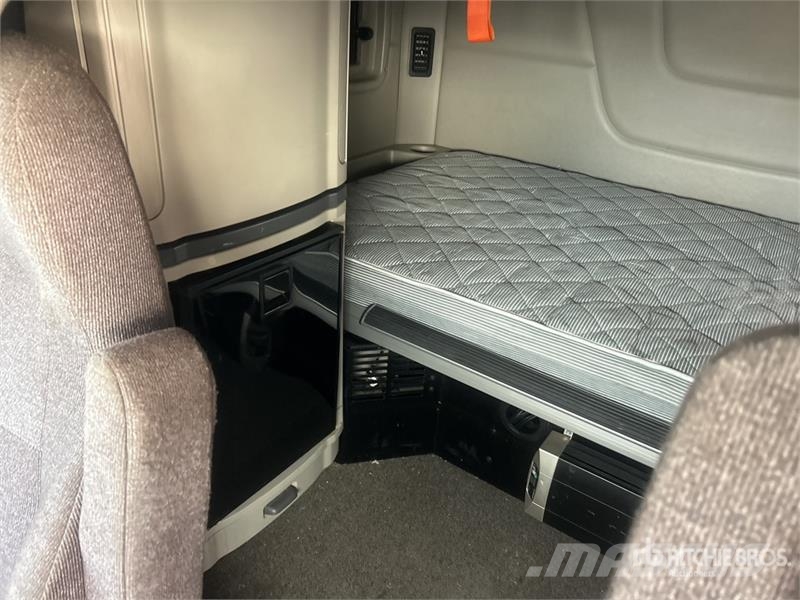 Peterbilt 579 中古トラクターヘッド | トレーラーヘッド