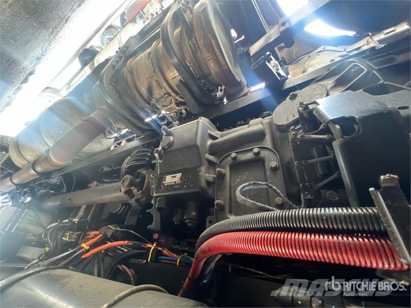 Peterbilt 579 中古トラクターヘッド | トレーラーヘッド