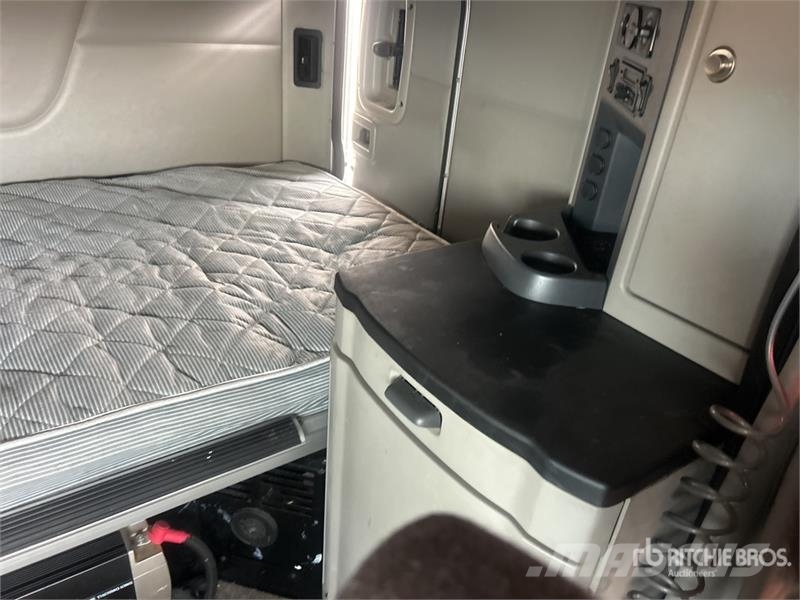 Peterbilt 579 中古トラクターヘッド | トレーラーヘッド