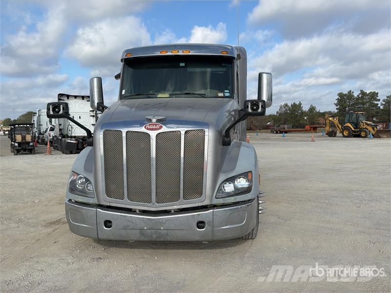 Peterbilt 579 中古トラクターヘッド | トレーラーヘッド