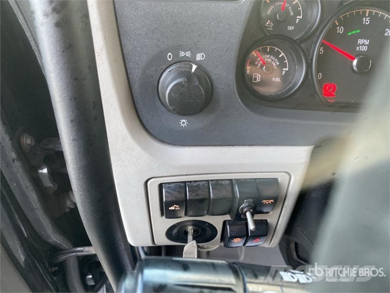 Peterbilt 579 中古トラクターヘッド | トレーラーヘッド
