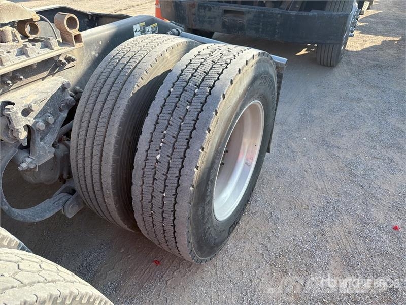 Peterbilt 579 中古トラクターヘッド | トレーラーヘッド