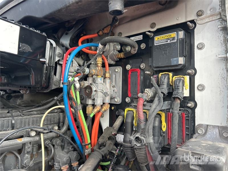 Peterbilt 579 中古トラクターヘッド | トレーラーヘッド