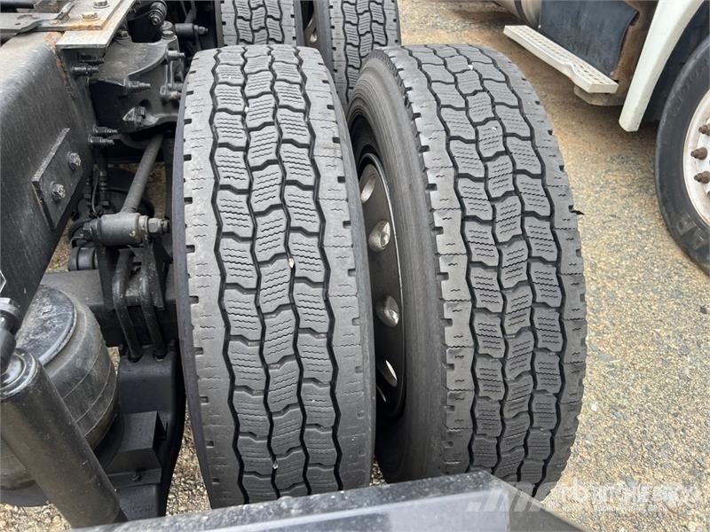 Peterbilt 579 中古トラクターヘッド | トレーラーヘッド