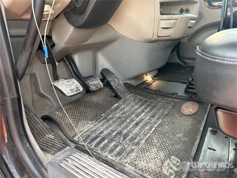 Peterbilt 579 中古トラクターヘッド | トレーラーヘッド
