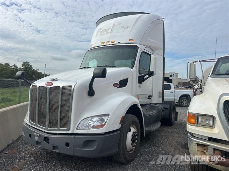 Peterbilt 579 4x2 S/A Day Cab Truck Tractor (Inoperable) Motrici e Trattori Stradali