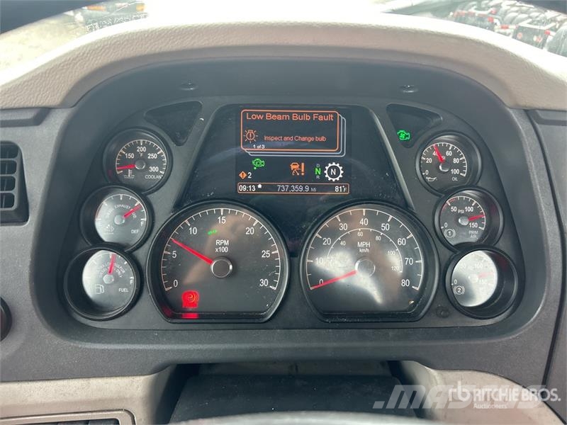 Peterbilt 579 4x2 S/A Day Cab Truck Tractor Autotractoare