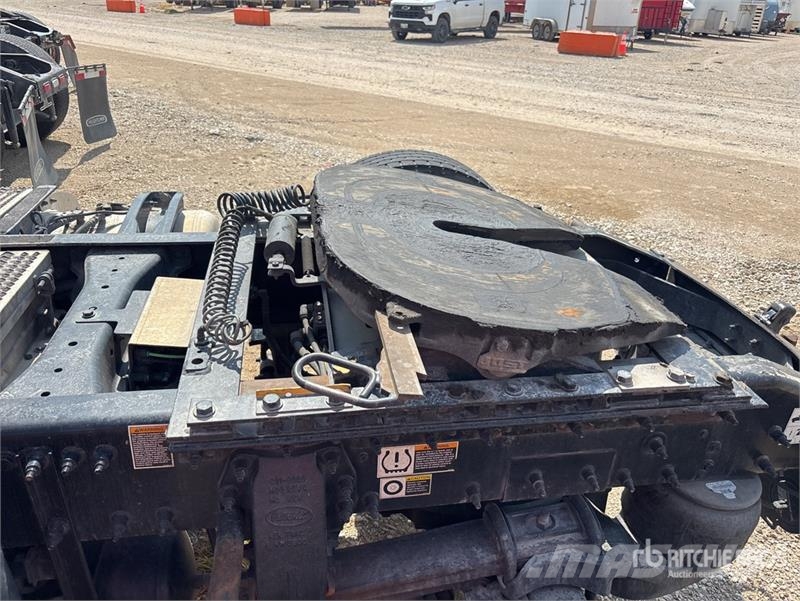 Peterbilt 579 4x2 S/A Day Cab Truck Tractor Autotractoare