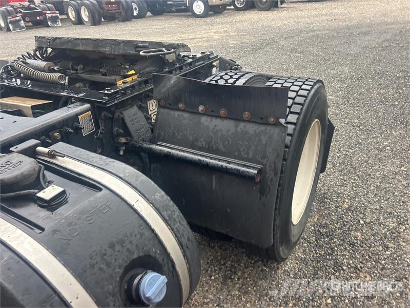 Peterbilt 579 4x2 S/A Day Cab Truck Tractor Autotractoare
