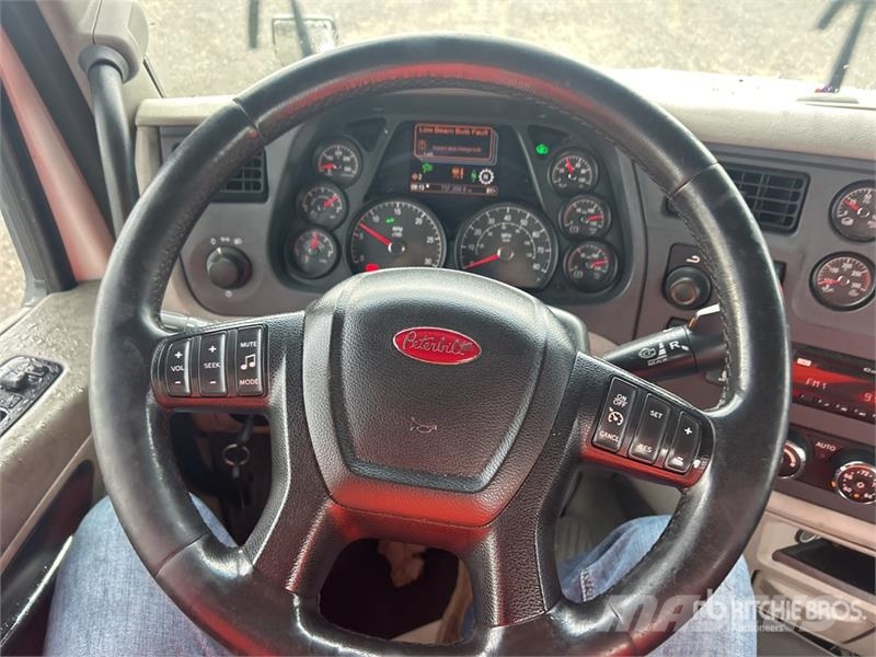 Peterbilt 579 4x2 S/A Day Cab Truck Tractor Autotractoare