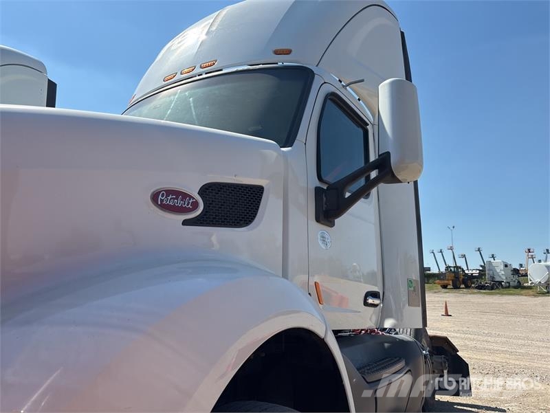 Peterbilt 579 4x2 S/A Day Cab Truck Tractor (Inoperable) Trækkere