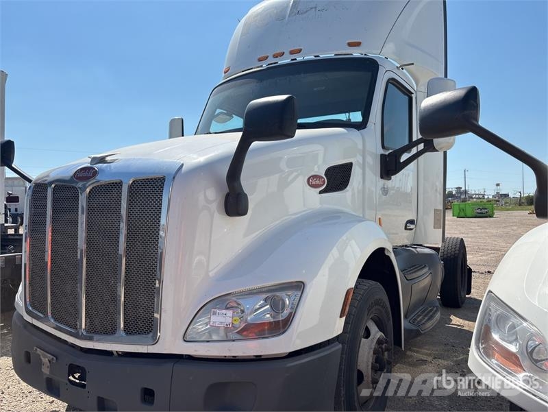 Peterbilt 579 4x2 S/A Day Cab Truck Tractor (Inoperable) Trækkere
