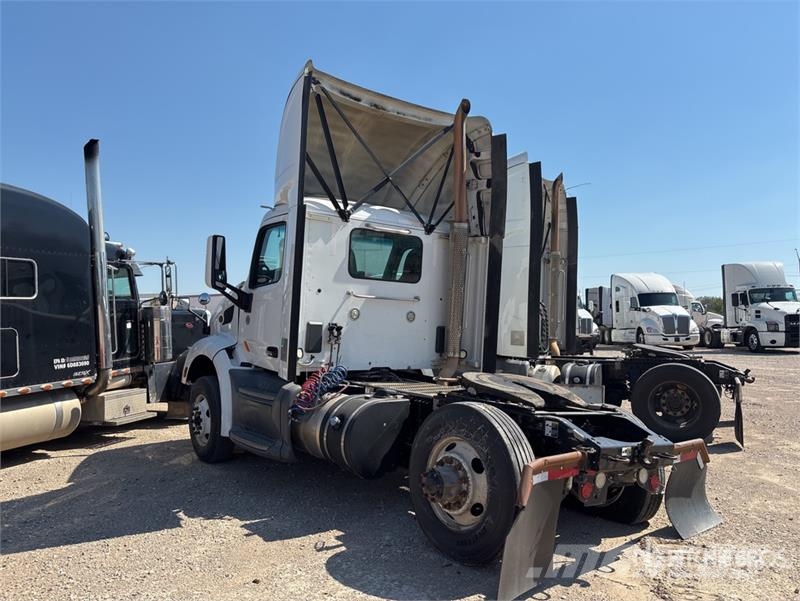 Peterbilt 579 4x2 S/A Day Cab Truck Tractor (Inoperable) Trækkere