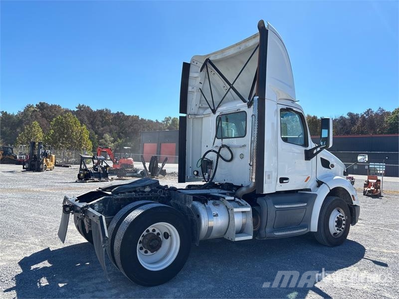 Peterbilt 579 4x2 S/A Day Cab Truck Tractor Vlačilci