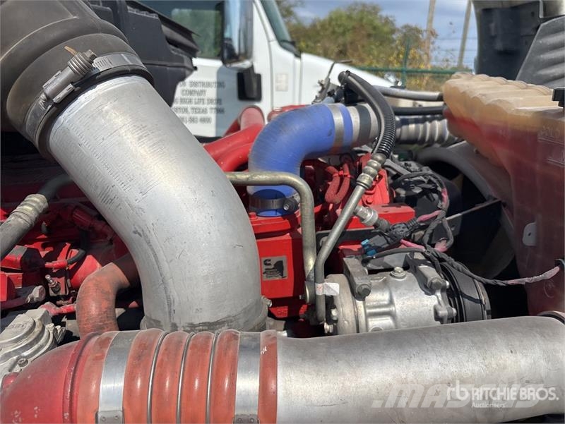 Peterbilt 579 4x2 S/A Day Cab Truck Tractor Autotractoare