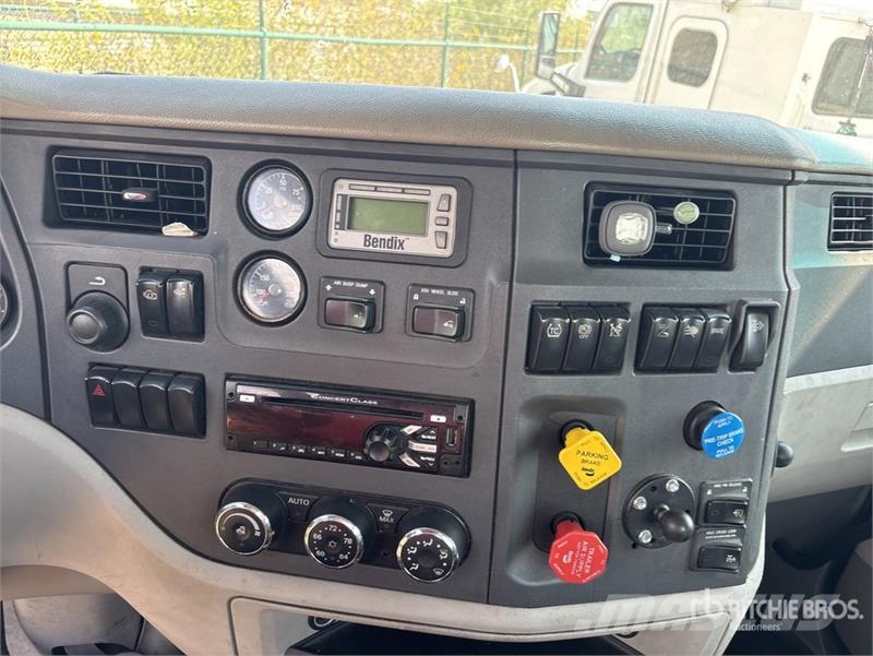 Peterbilt 579 4x2 S/A Day Cab Truck Tractor Autotractoare