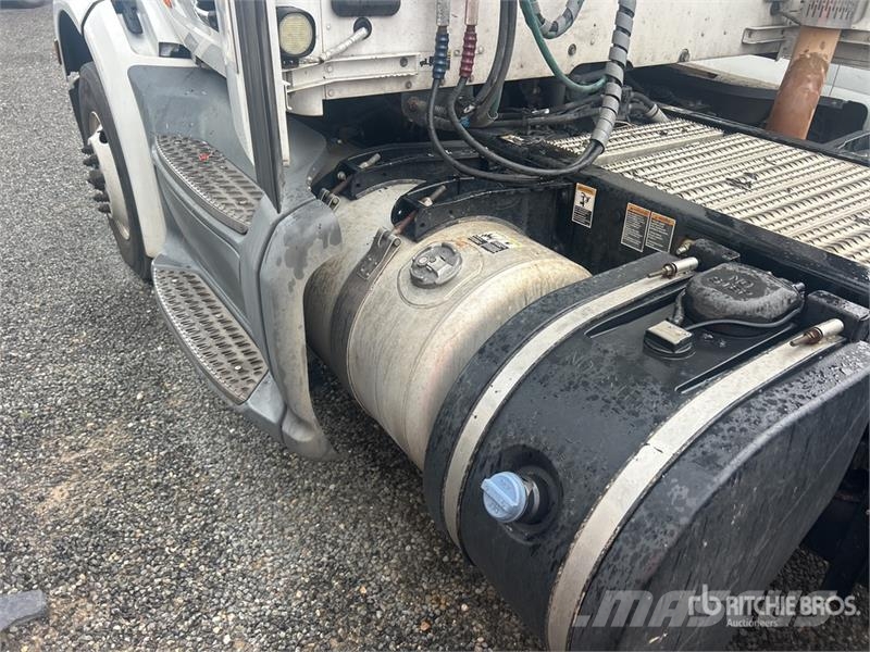 Peterbilt 579 4x2 S/A Day Cab Truck Tractor Autotractoare