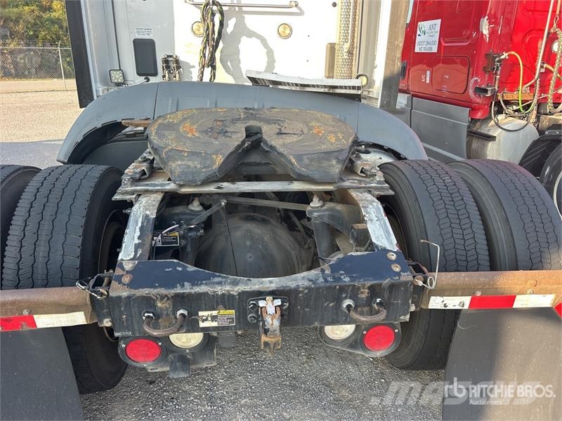 Peterbilt 579 4x2 S/A Day Cab Truck Tractor (Inoperable) Tractores (camiões)