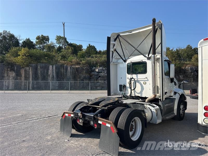 Peterbilt 579 4x2 S/A Day Cab Truck Tractor Autotractoare