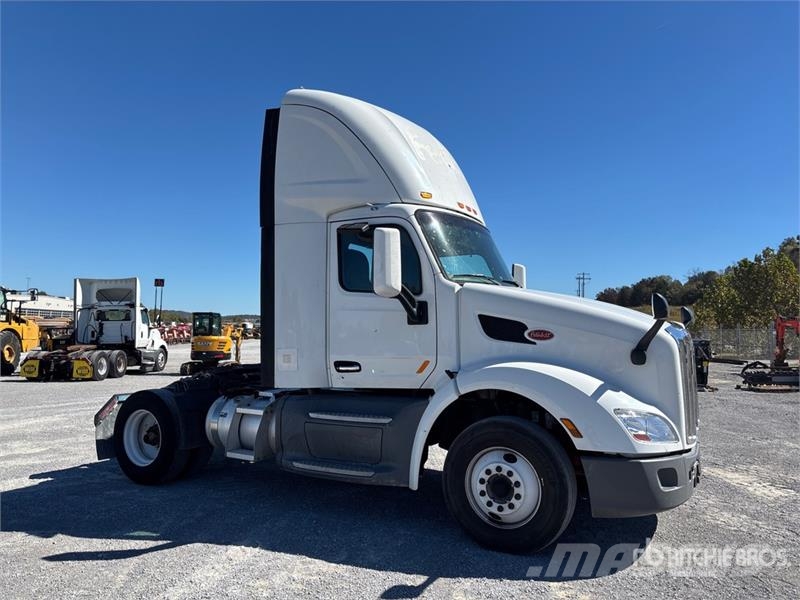 Peterbilt 579 4x2 S/A Day Cab Truck Tractor Vlačilci