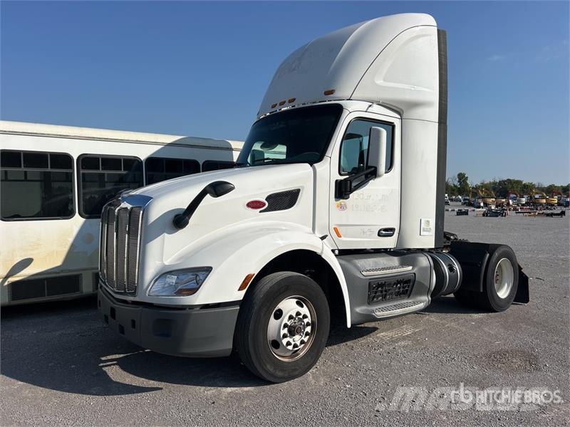 Peterbilt 579 4x2 S/A Day Cab Truck Tractor Autotractoare