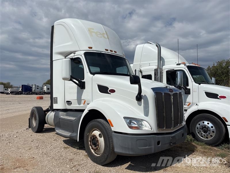 Peterbilt 579 4x2 S/A Day Cab Truck Tractor Autotractoare