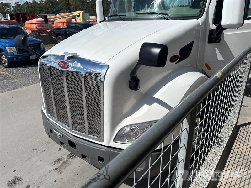 Peterbilt 579 4x2 S/A Day Cab Truck Tractor Tractores (camiões)