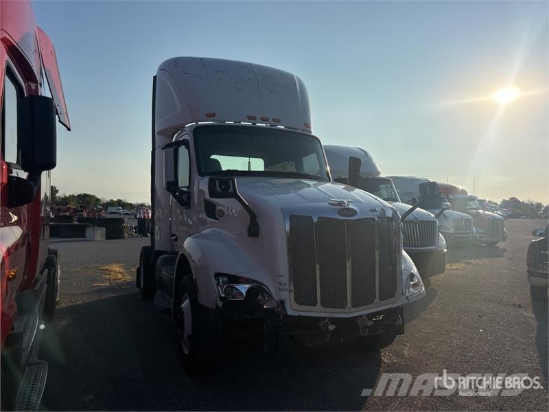 Peterbilt 579 4x2 S/A Day Cab Truck Tractor (Inoperable) Tractores (camiões)