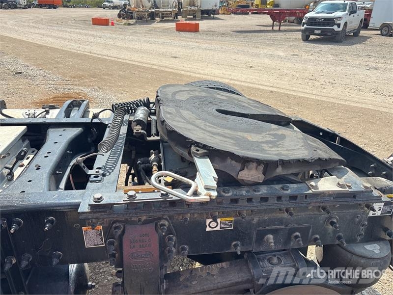 Peterbilt 579 4x2 S/A Day Cab Truck Tractor Autotractoare