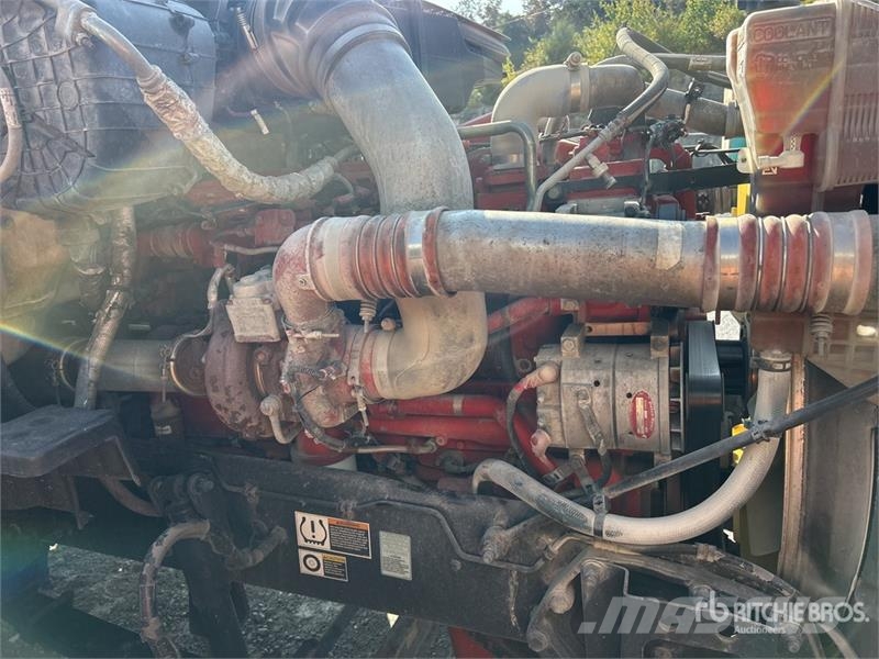 Peterbilt 579 4x2 S/A Day Cab Truck Tractor Autotractoare
