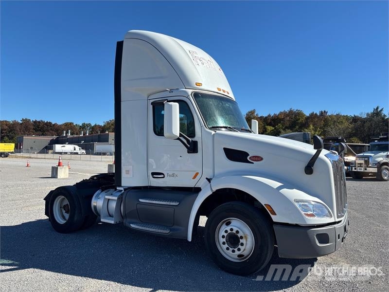 Peterbilt 579 4x2 S/A Day Cab Truck Tractor Sattelzugmaschinen