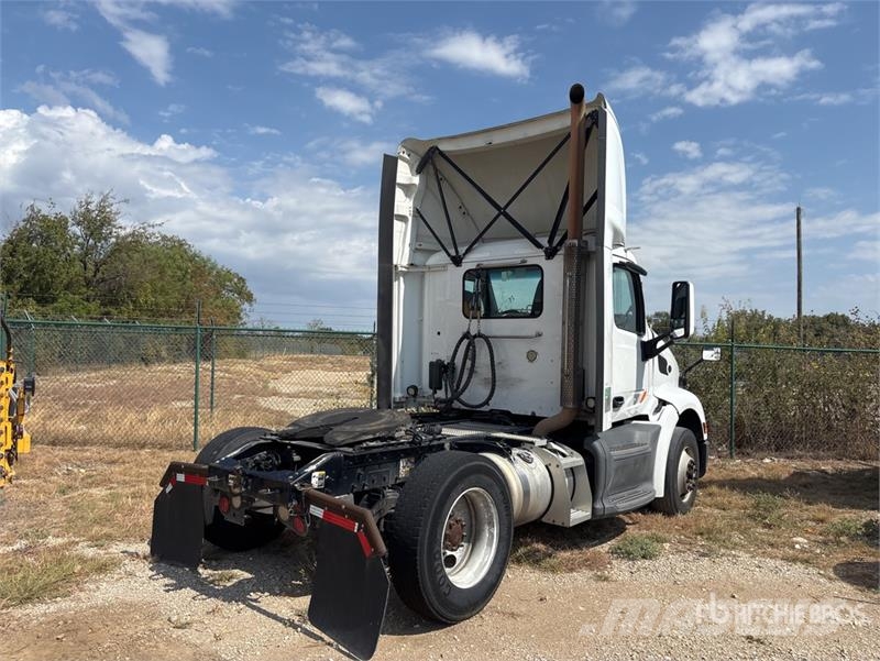 Peterbilt 579 4x2 S/A Day Cab Truck Tractor Autotractoare