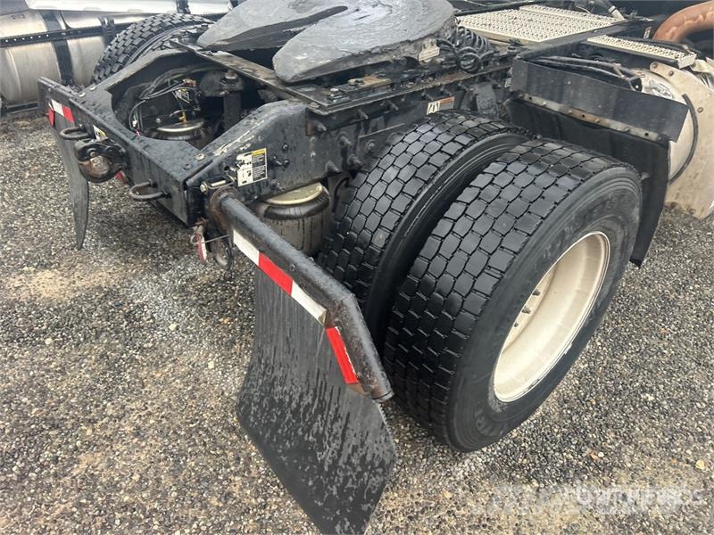 Peterbilt 579 4x2 S/A Day Cab Truck Tractor Autotractoare